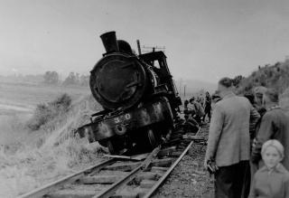 Uc370 being rolled into the Grey River