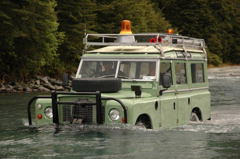 Land Rover crossing the Hopkins River